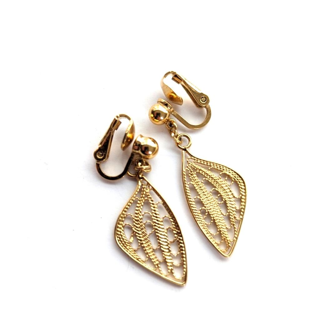 Vintage Crown Trifari Delicate Gold Tone Dainty Butterfly Wing Clip On Earrings
